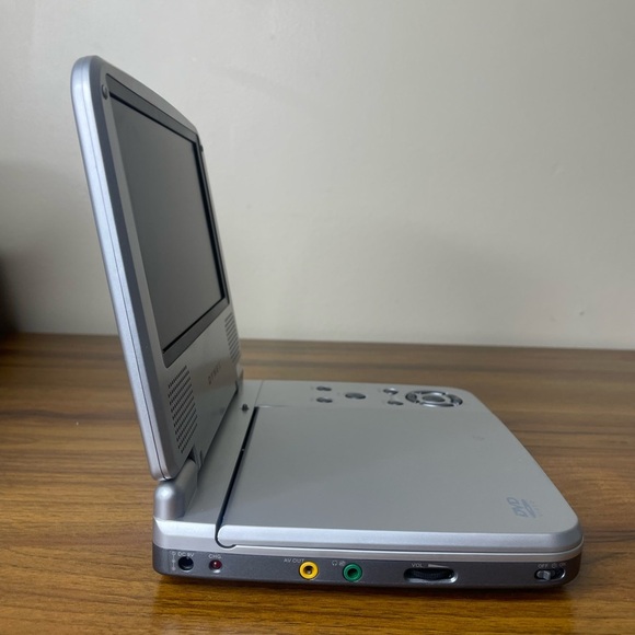 Dynex DX-PDVD7 Portable DVD Player 7" Silver New Open Box Tested Works - Picture 12 of 15